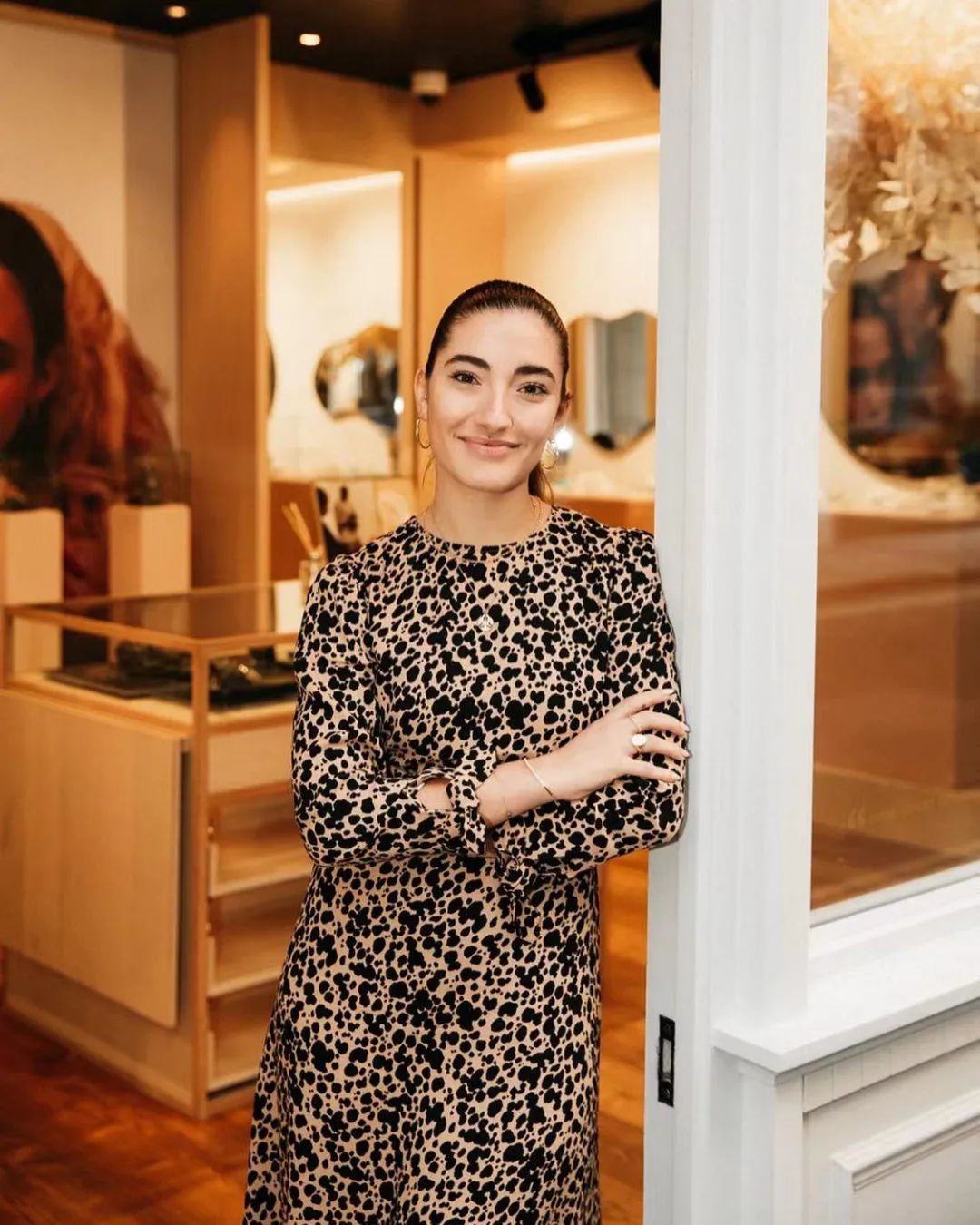 真出色！穆帅的宝贝女儿有颜值也要靠才华