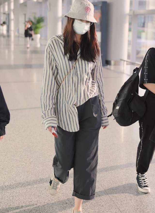 新款女衬衫春天怎么搭配,搭配这款衬衫绅士气质爆棚