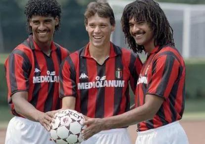 0607ac绫冲叞闃熸湇濂楄,ac绫冲叞鐞冩湇鍏ㄥ浘