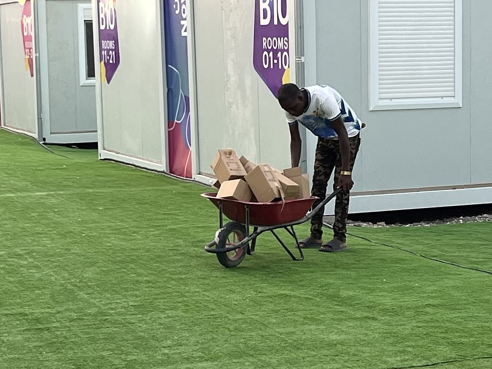 卡塔尔世界杯集装箱房,世界杯球迷暴怒