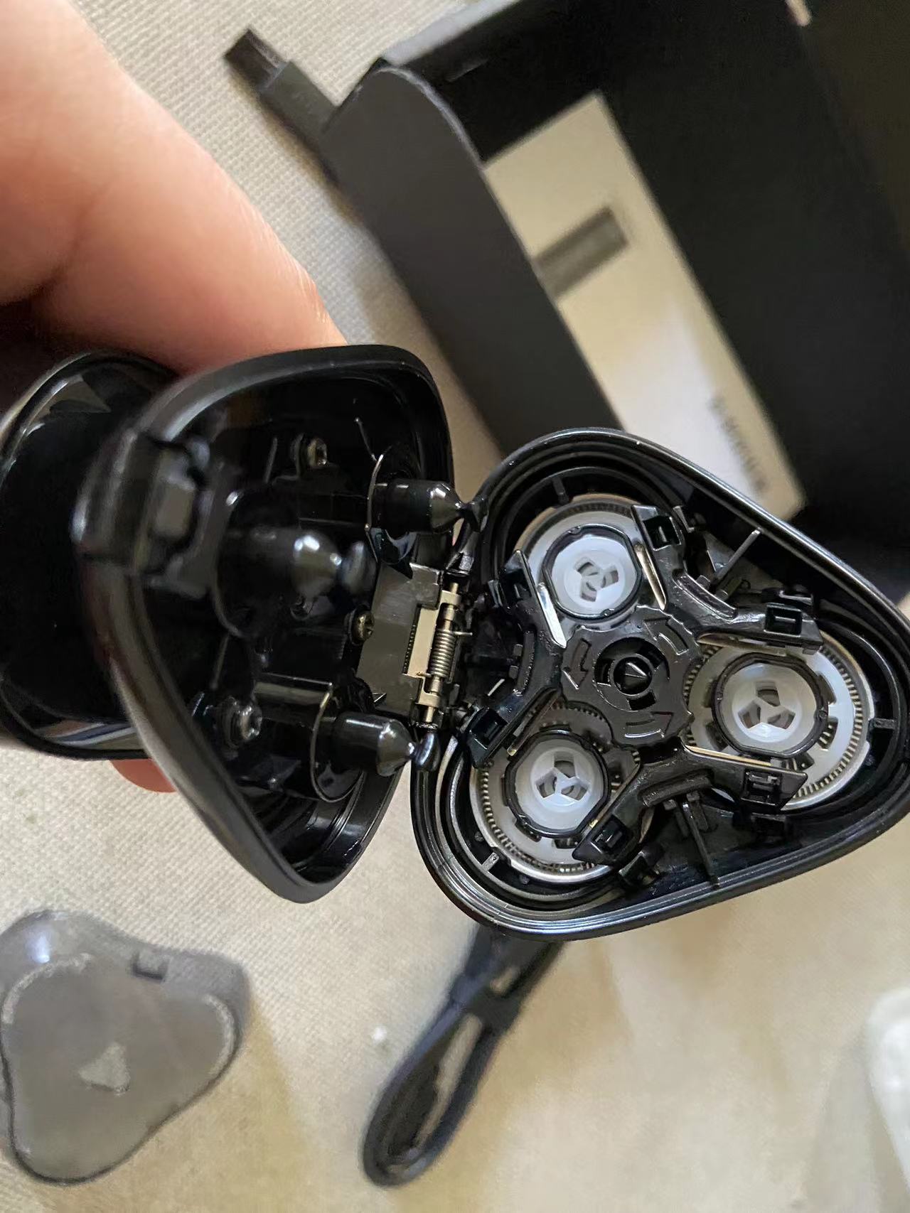 给父亲的礼物，端午节回家给他换上超人三头剃须刀