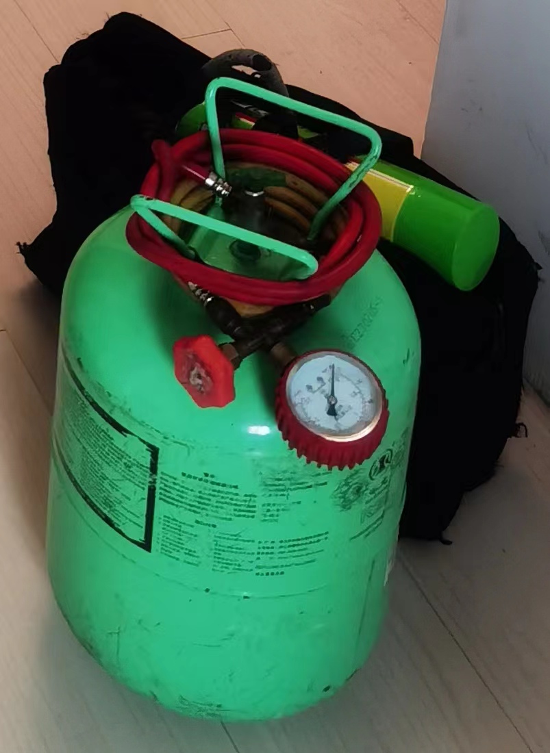 惊呆！70多岁上海伯伯，洗空调付了12倍天价！街道社区维修服务中心，你是谁