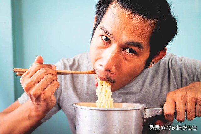 微小说：妻子出差不在家，我与离异小姨子独处的日子（二）