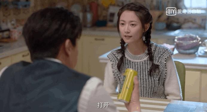 敢问这位男演员是沉浸在民国剧中无法自拔了吗？