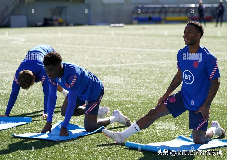 曼联英格兰队双料队长代言，最先将碳板植入足球鞋的品牌是它