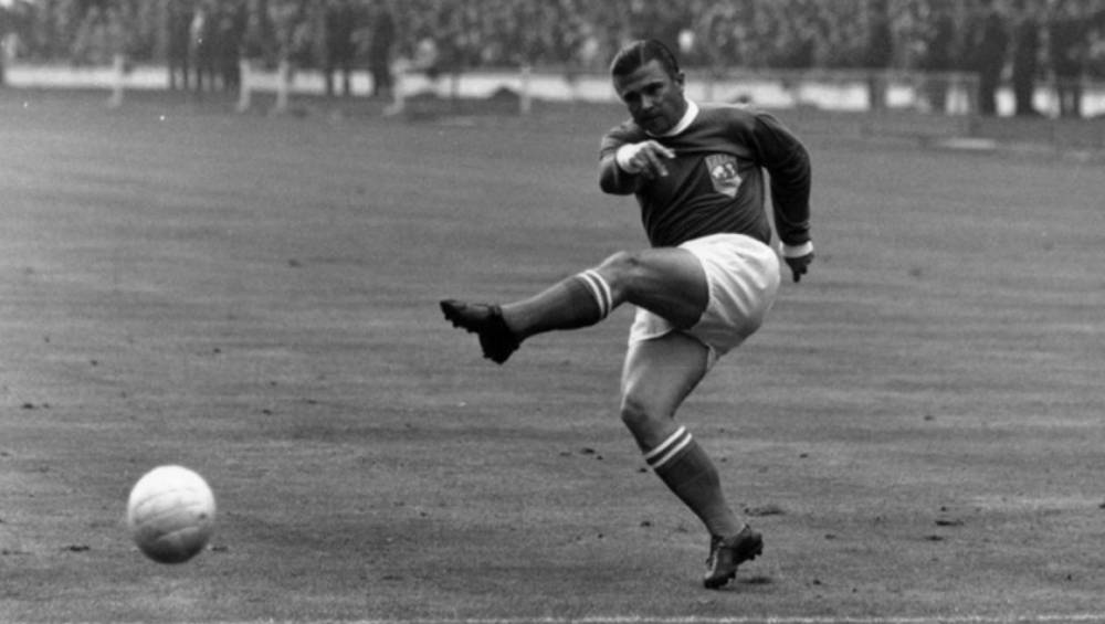 足坛公认的历史地位,足坛历史地位排名谁评判的