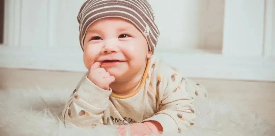 给宝宝买了一个梳子 (花199买来的梳子感觉不值得)