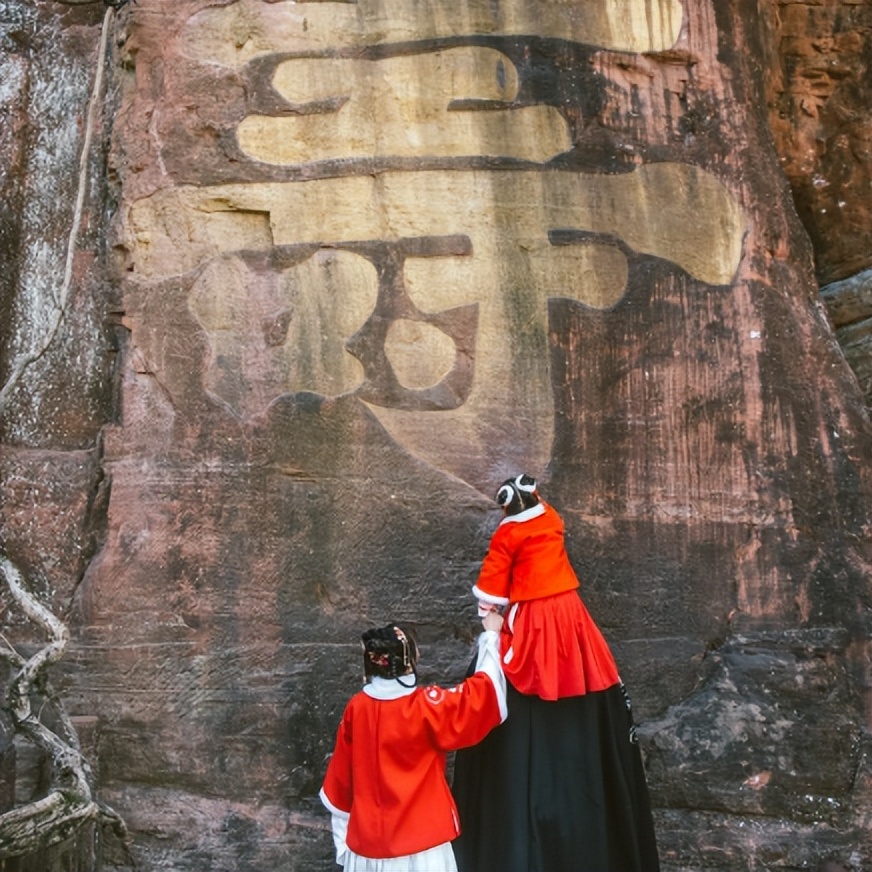 徽州过大年|【齐云山春节专享】2天1晚低至599！新年烟花秀、线下集五福、财神巡游…年味超浓！