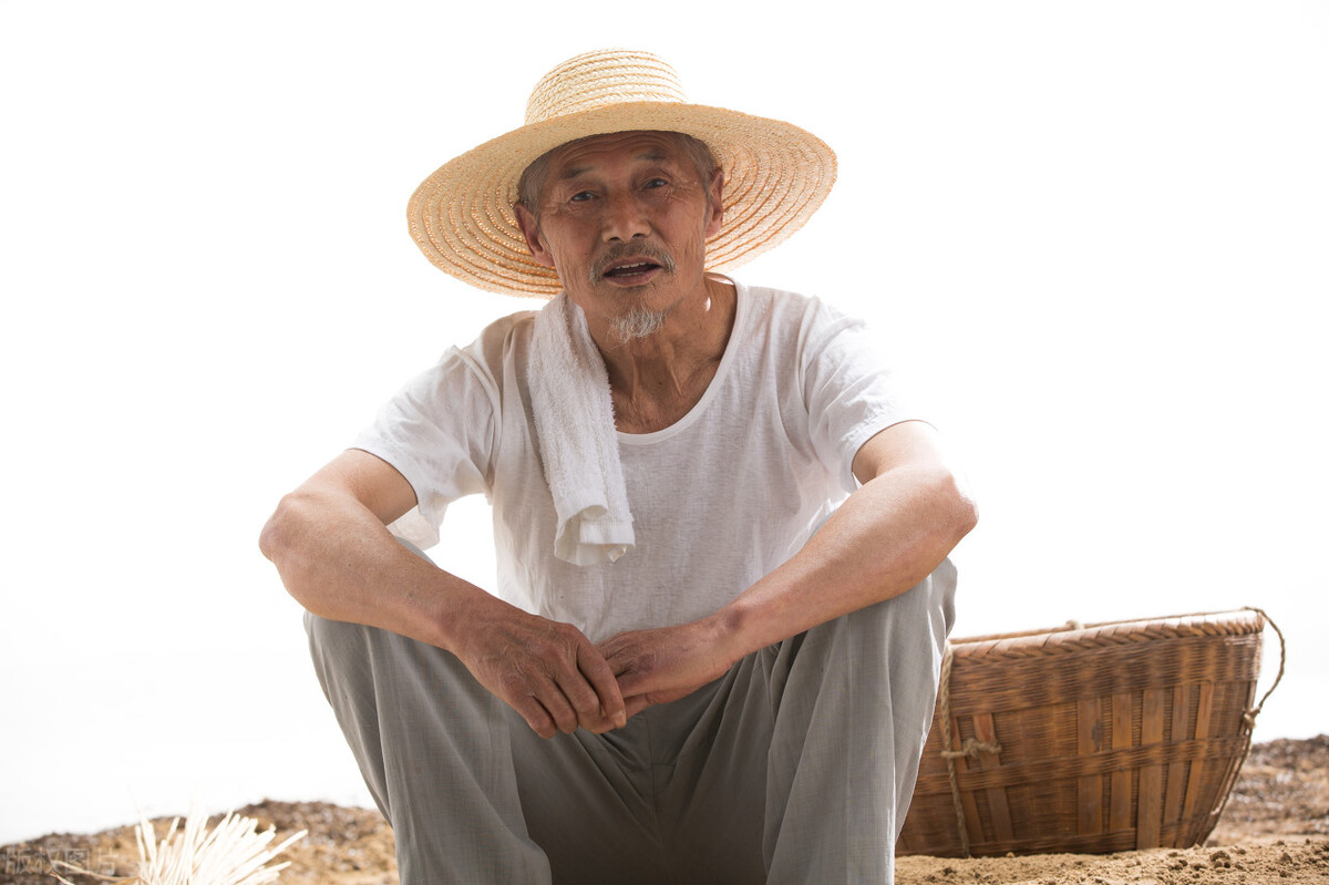 农村老伴有退休金,我和老伴退休工资五千多