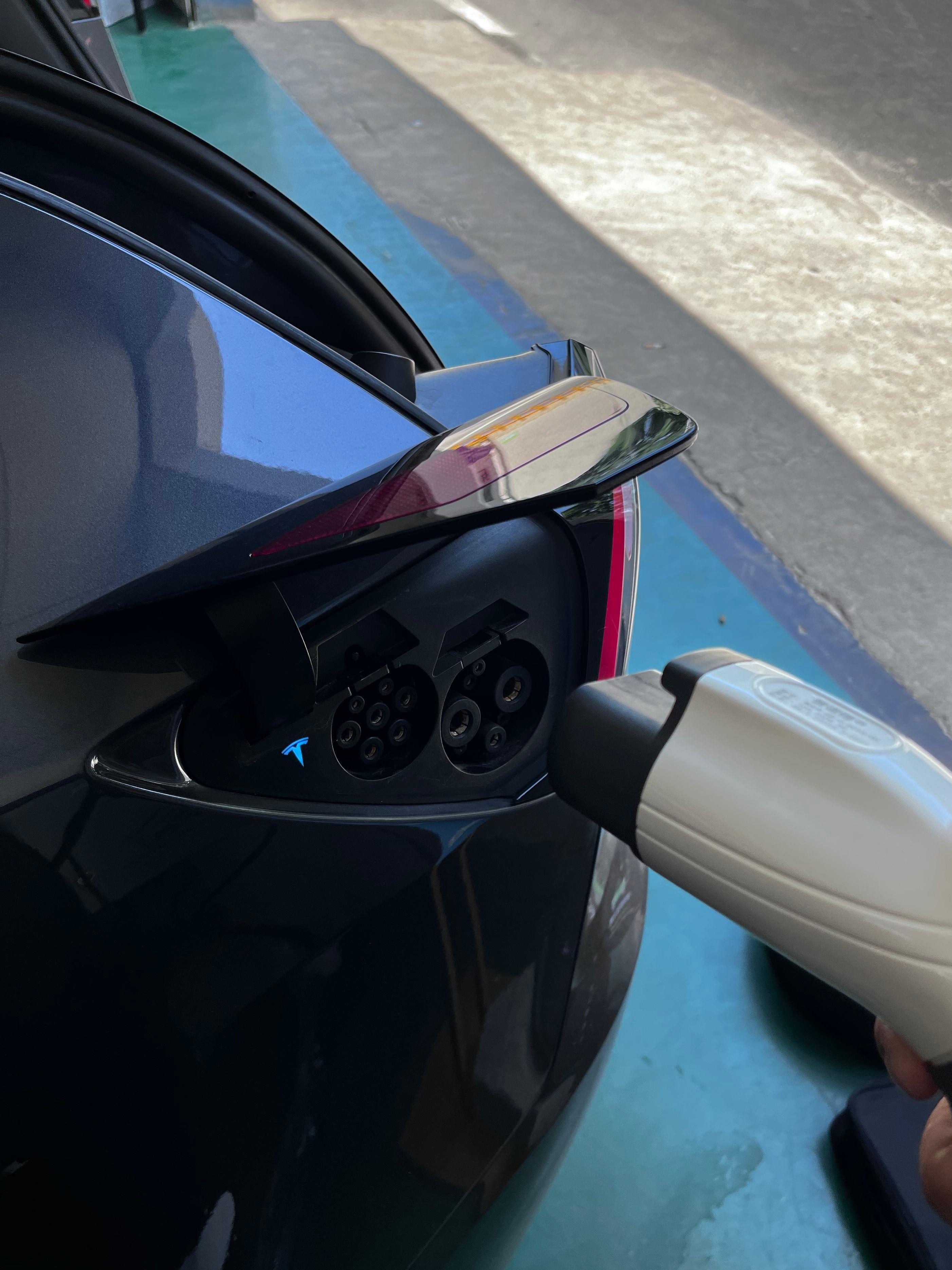 modely买充电桩还是随车充,modely充电桩和随车充