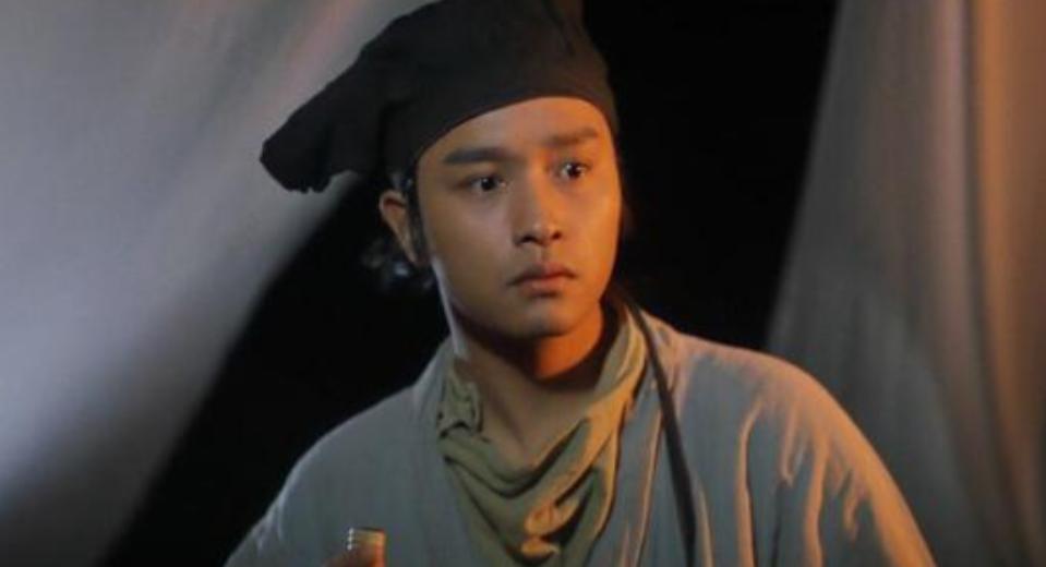 张国荣：被继母淋尿，原生家庭让他苦不堪言，46岁跳楼全身是伤