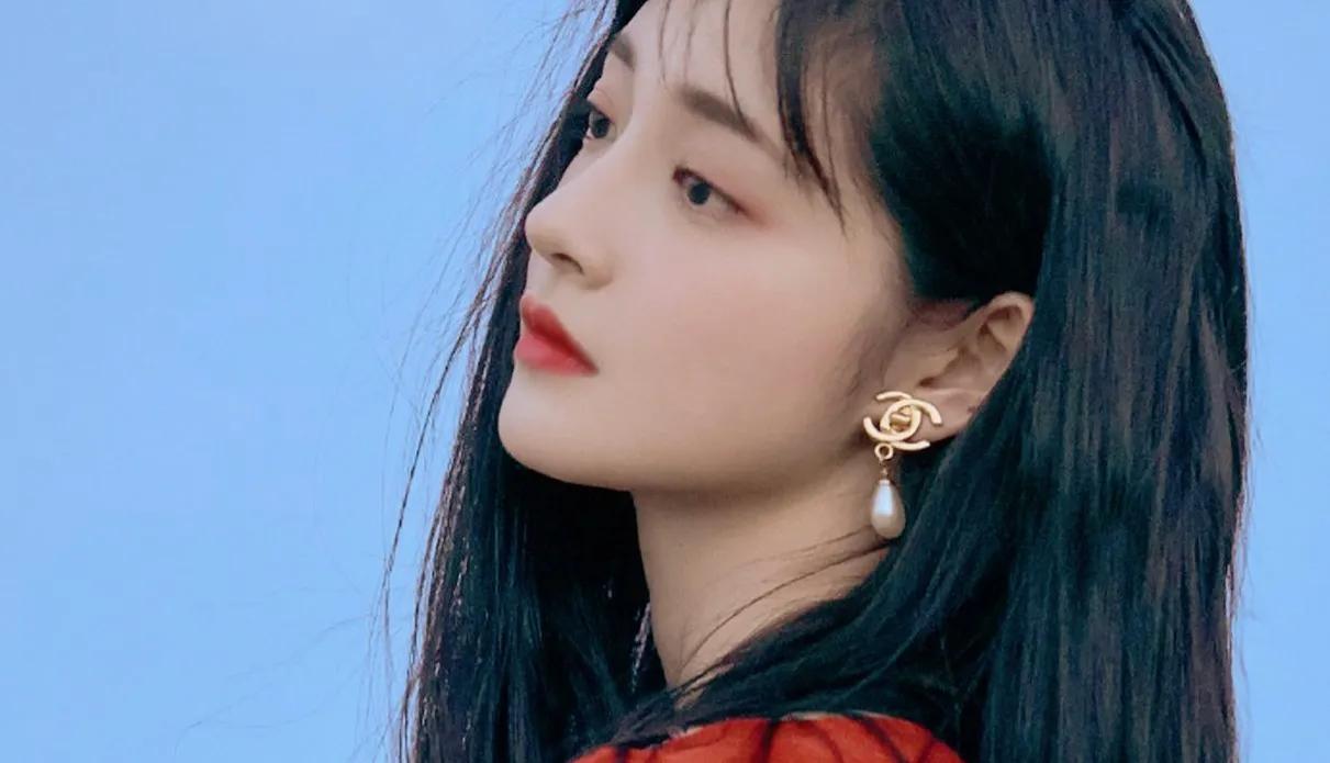 第一次和女生见面聊什么不嫌尴尬,第一次和女生见面聊什么避免尴尬