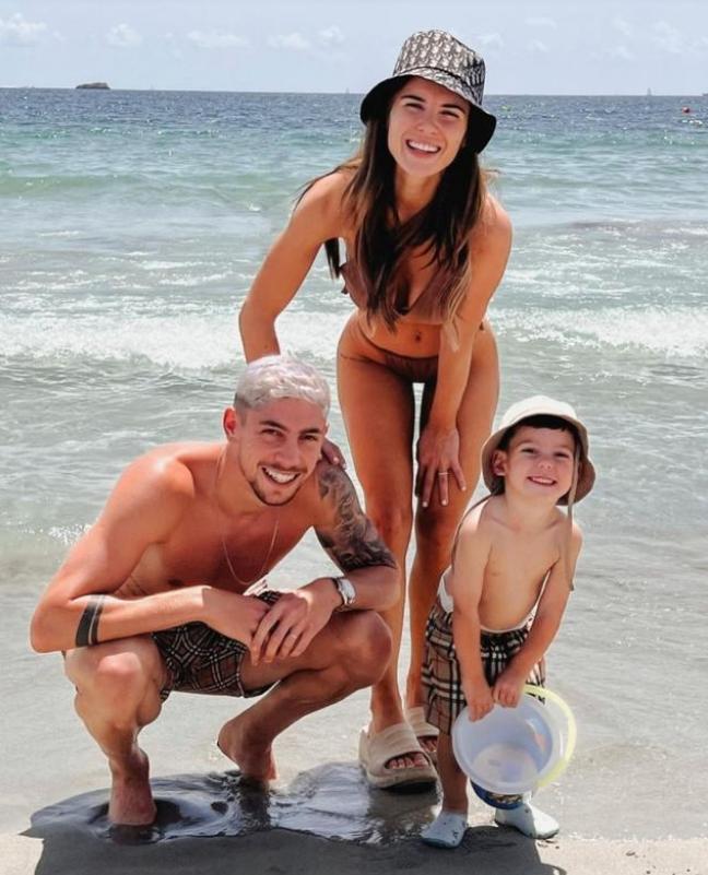 比C罗姐姐更狠的是巴尔韦德媳妇送别胖虎送出顶“绿帽”？