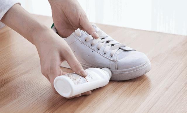 小白鞋有点大有什么小妙招,小白鞋怎么变小黑鞋