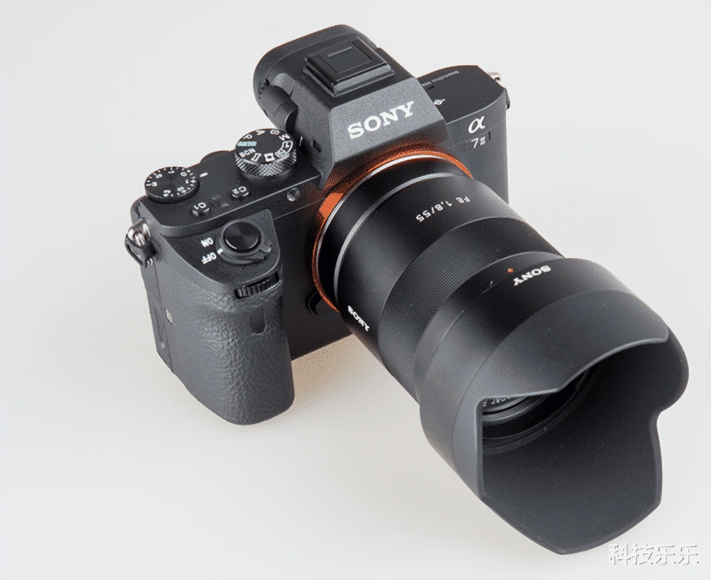 8年前的索尼A7M2相机，现在还值得入手吗？看完这篇文章再说！