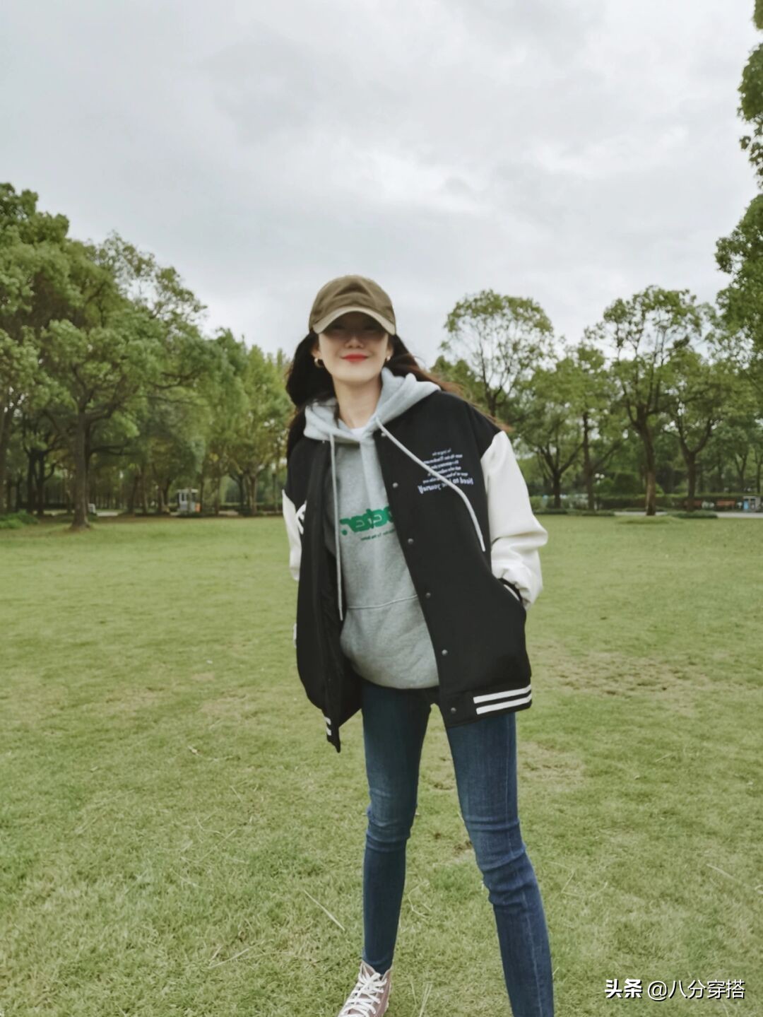 黑色羽绒服如何穿搭既时尚又减龄,天冷了不要再穿去年的旧衣服了