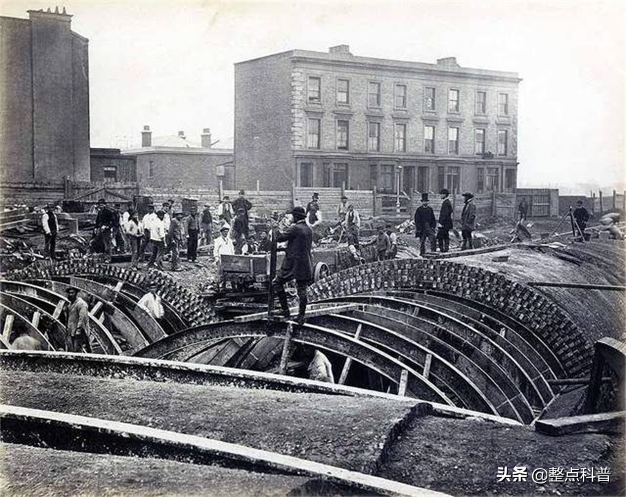 水泥加白糖多长时间会硬化,建筑工人为什么往水泥里加糖