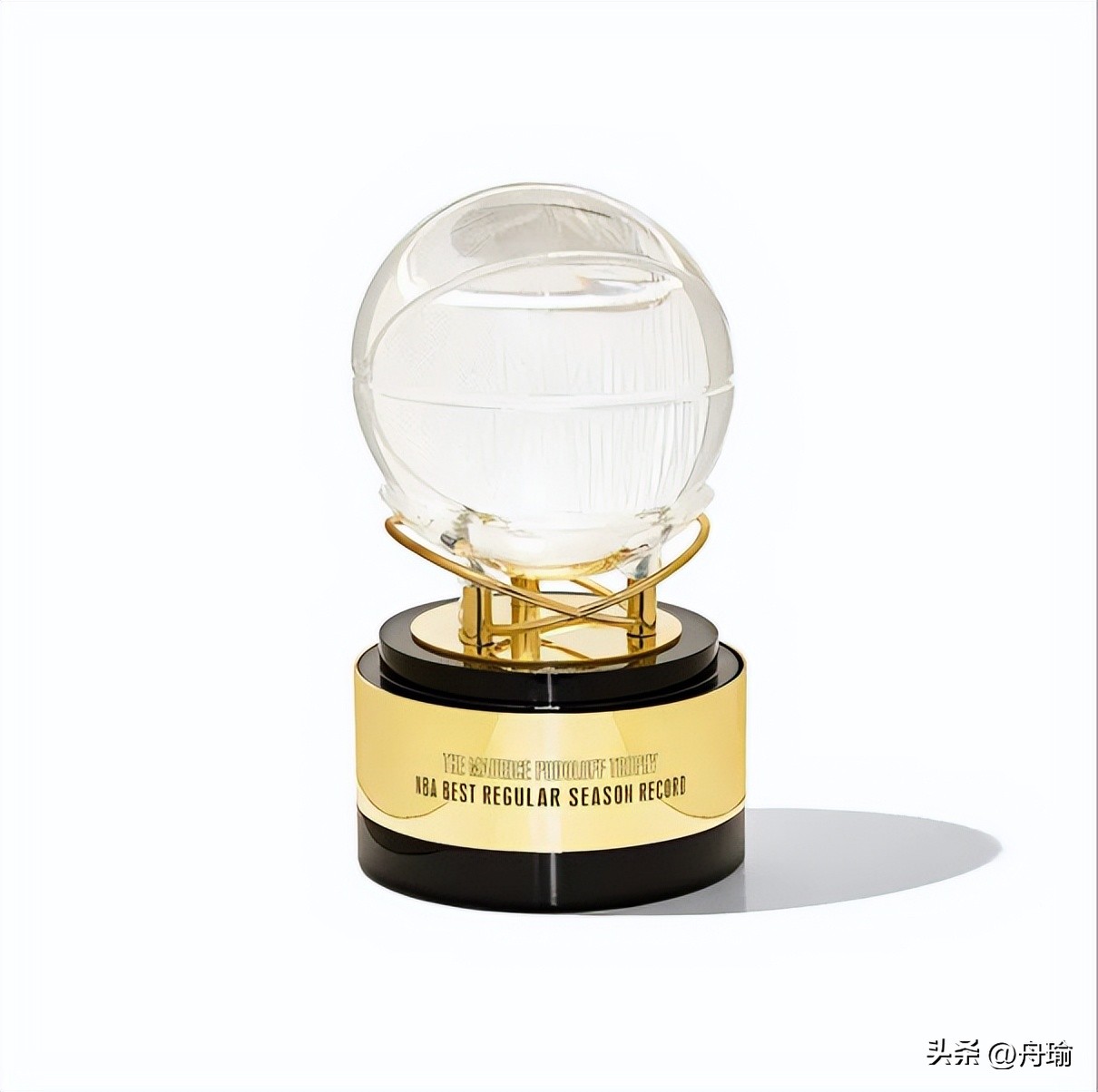 NBA早报：库里获大奖，欧文签名鞋5折，尼克斯禁止雷迪什接触媒体