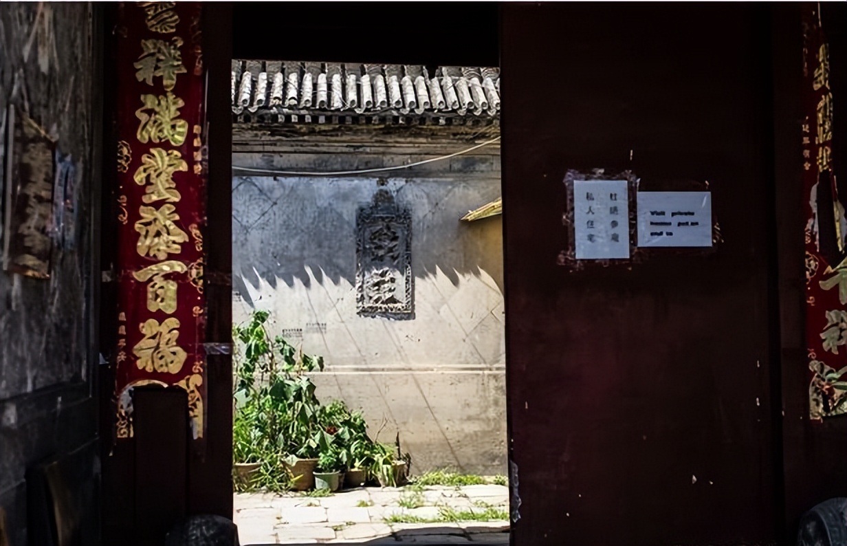 东四最著名的“豪宅”原来是它！|四合院的门簪和门墩都有什么门道？说说门楼四大美？！|他用修胡同记录北京