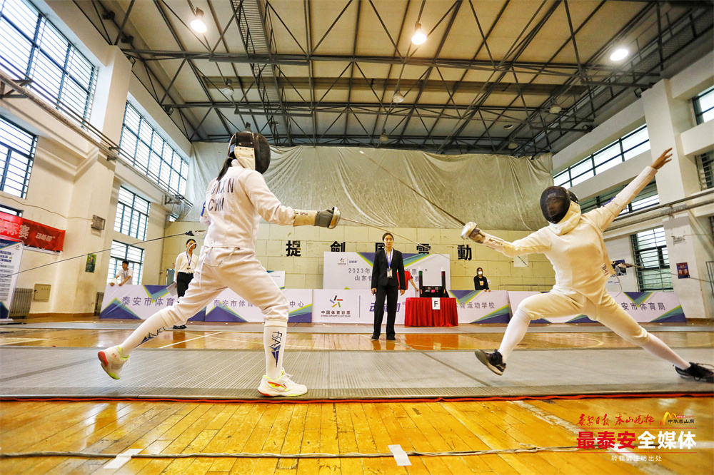 泰山队8强对阵,山东泰山队球员激烈对抗