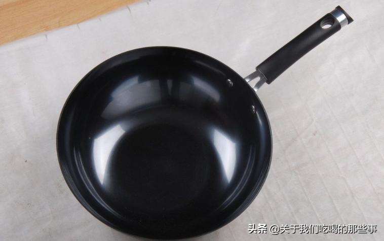 买铁锅时怎么分辨锅有没有涂层,生铁熟铁不粘锅怎么开锅