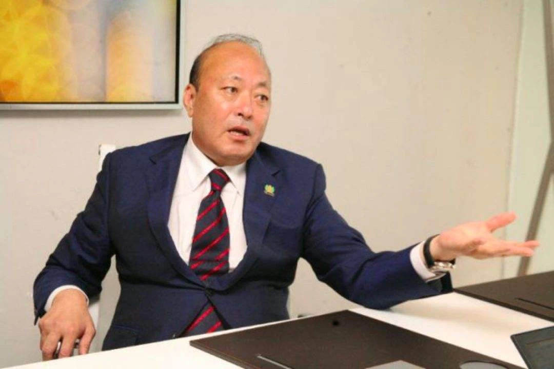 天津首富：24岁成大老板，家产400亿，给员工送宝马、飞机