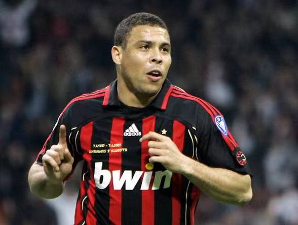 实况足球2019罗纳尔多怎么用,足球外星人罗纳尔多的聚合视频