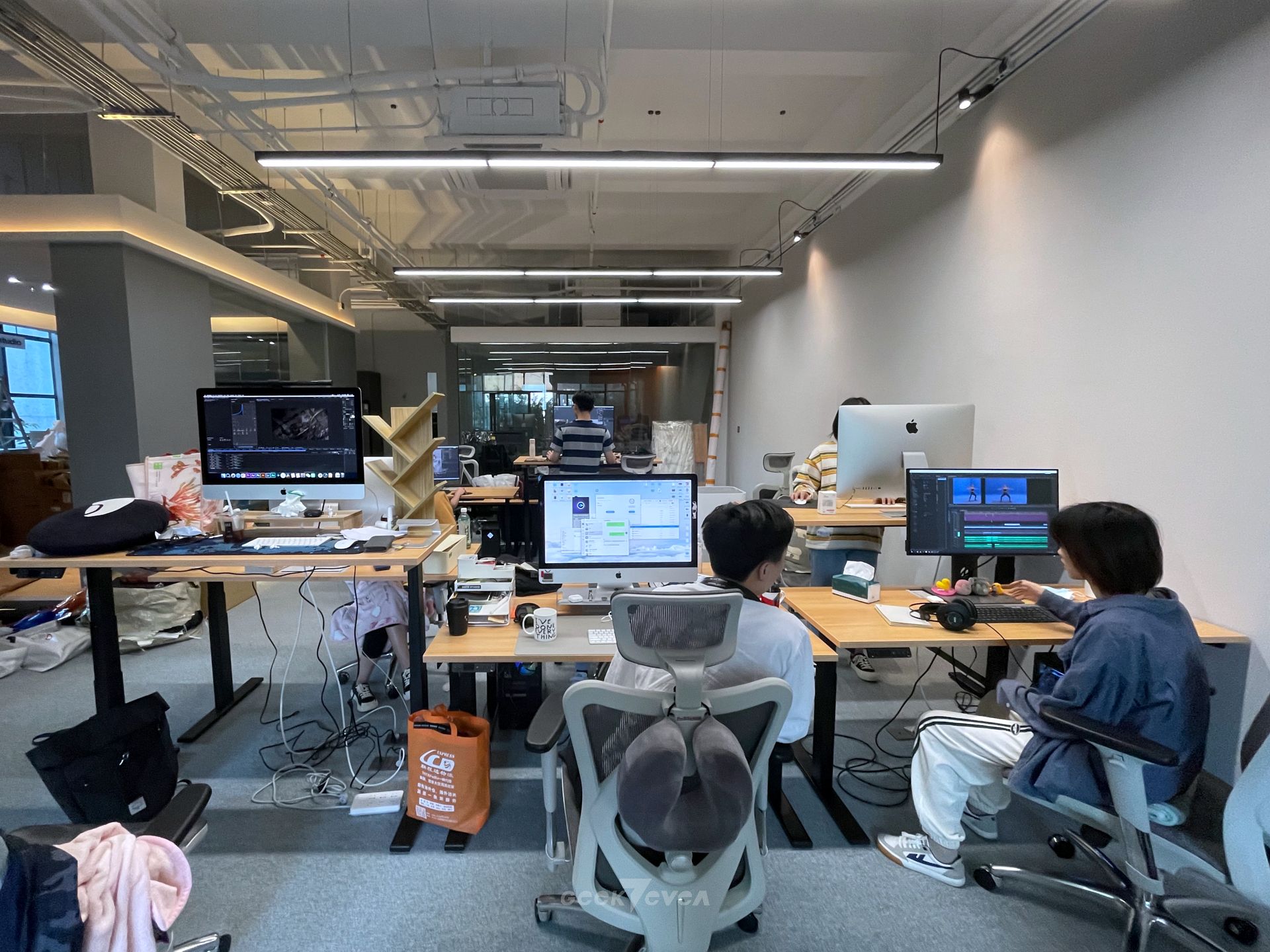 工位办公桌布置,给自己布置一个温馨的工作环境