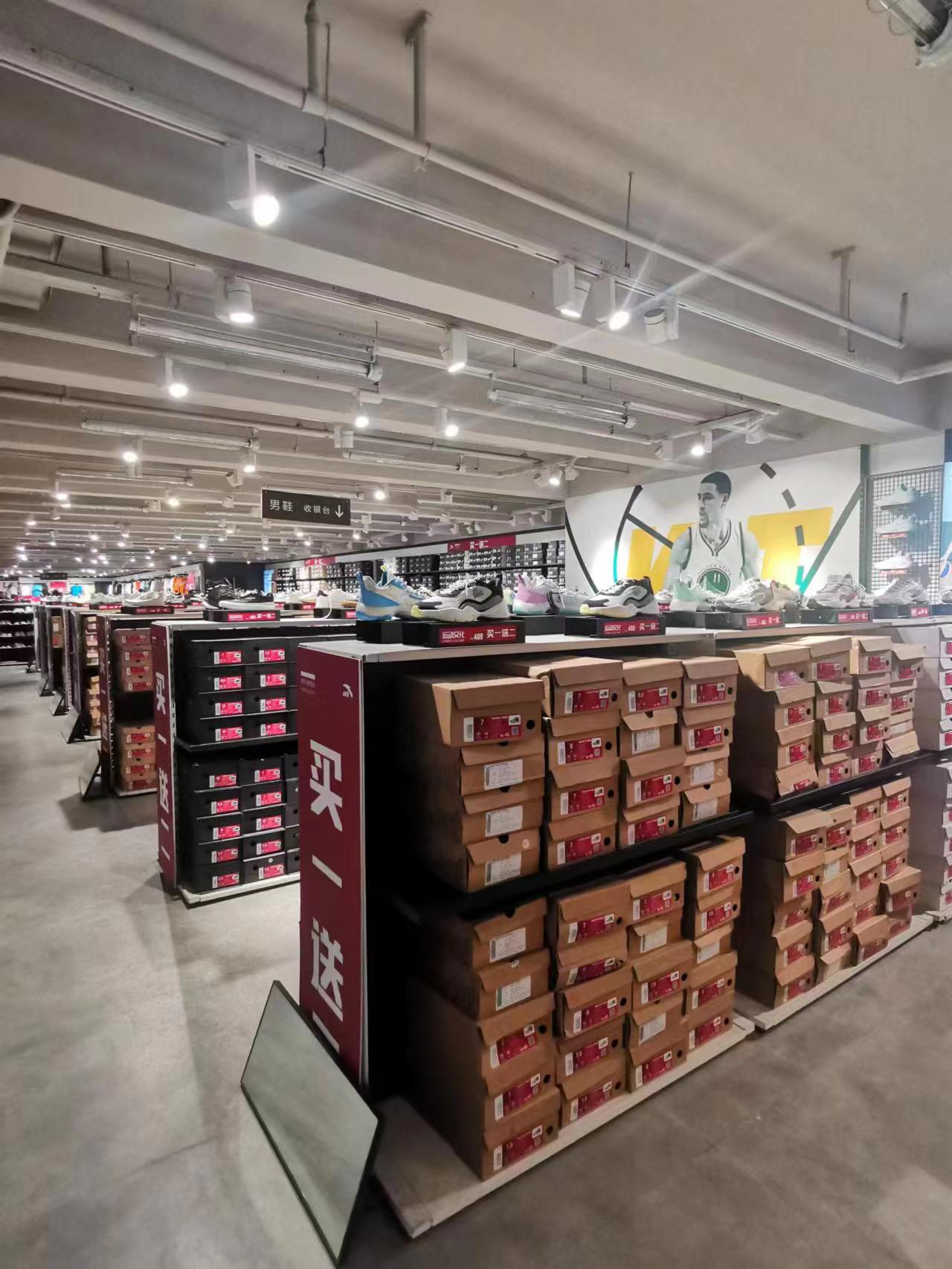 疫后的运动鞋服品牌折扣力度有多强？我们南下晋江探访安踏工厂店