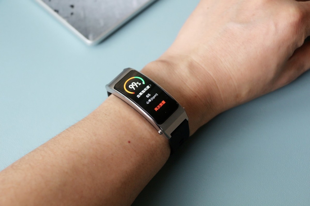 手环耳机二合一华为b7上手体验,华为什么时候发布新款B7手环