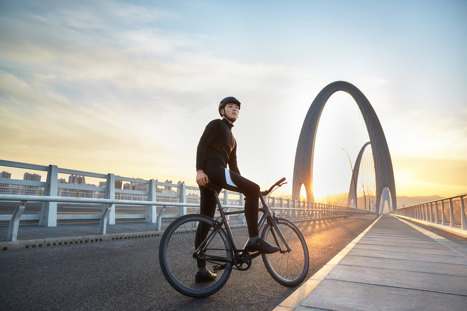 车轮划过优雅轨迹，集鹿都市轻骑自行车，引领畅享高品质生活