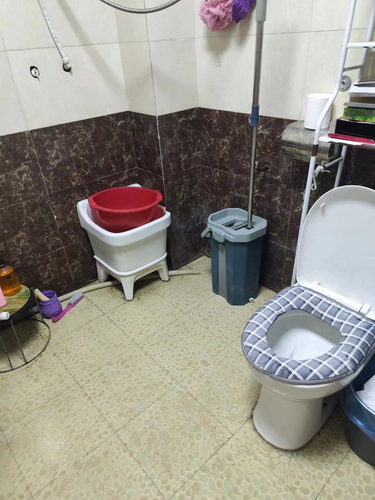 卫生间漏水怎么判断是楼上漏水,卫生间漏水是防水层老化而漏水吗