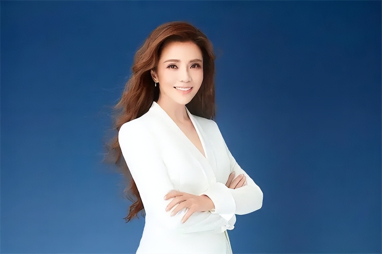 央视电视台主持人嫁给美籍华人,央视主持人嫁给富二代