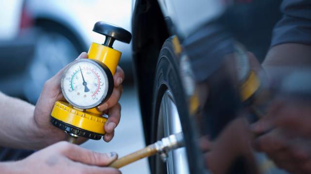 汽车胎压比建议胎压高0.2可以吗,胎压调到2.3-2.5就安全了吗