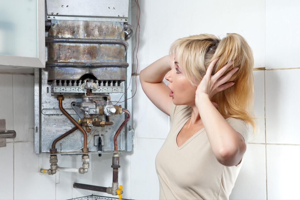 燃气壁挂炉频繁跳闸启动,阿里斯顿壁挂炉点火10秒钟就熄火