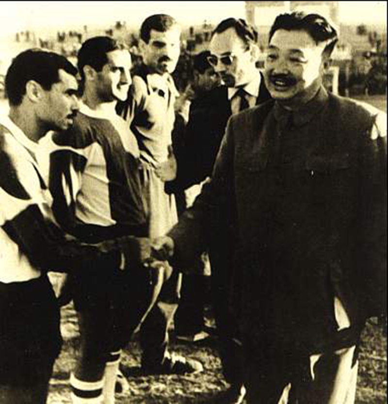 贺龙将军组建的足球队有多强？14场国际赛从无败绩，成为亚洲第一