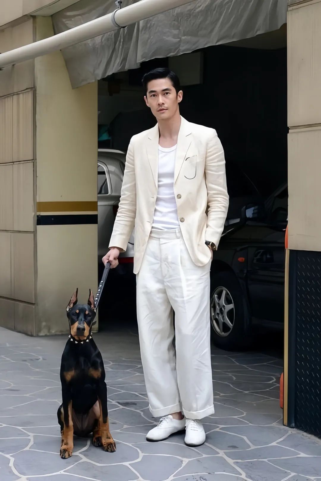 男生干净痞帅的冬季穿搭白色系,夏季粉色系穿搭男生