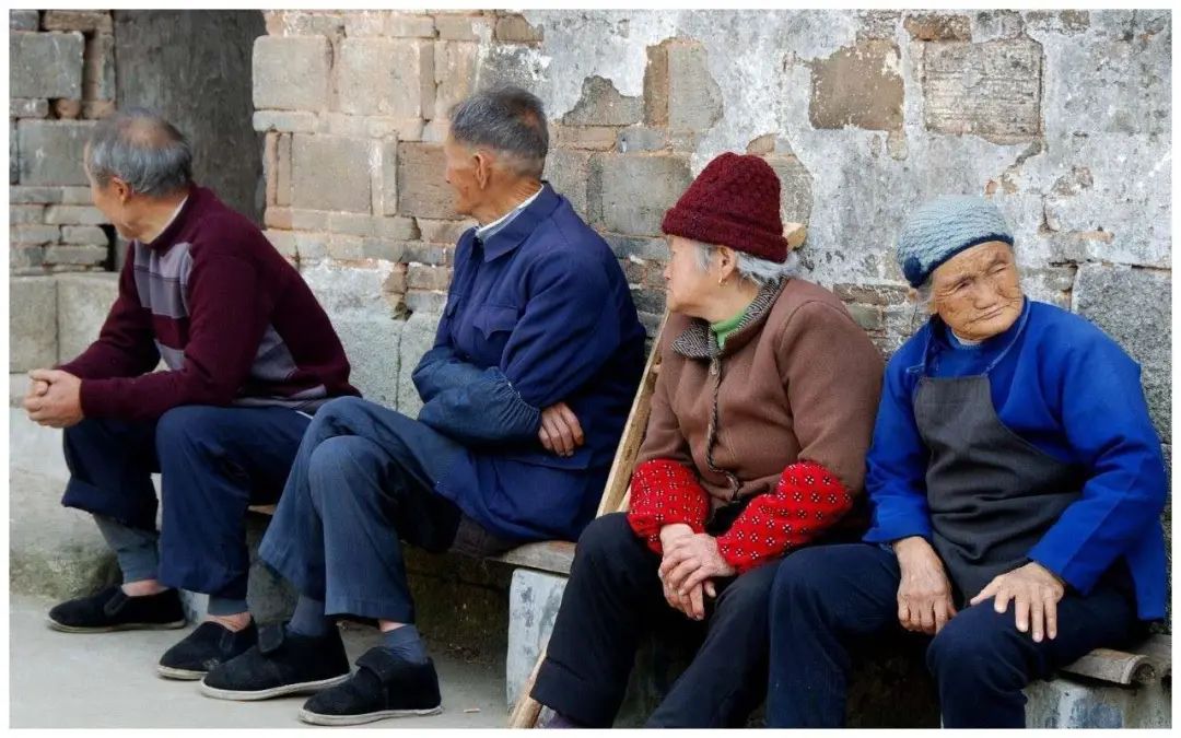 70岁老人的心理问题,这4种老人未来会面临养老困境