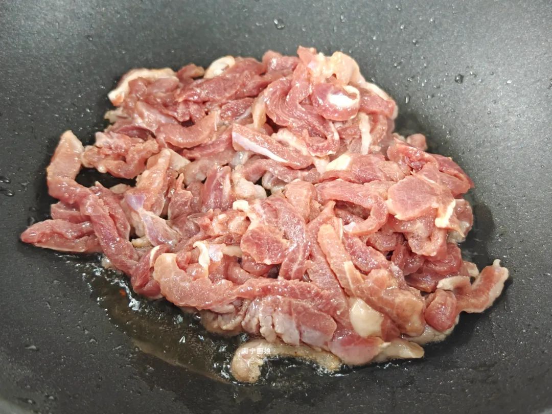 茭白除了和肉以外还和什么炒好吃,茭白炒五花肉茭白需不需要烫一下