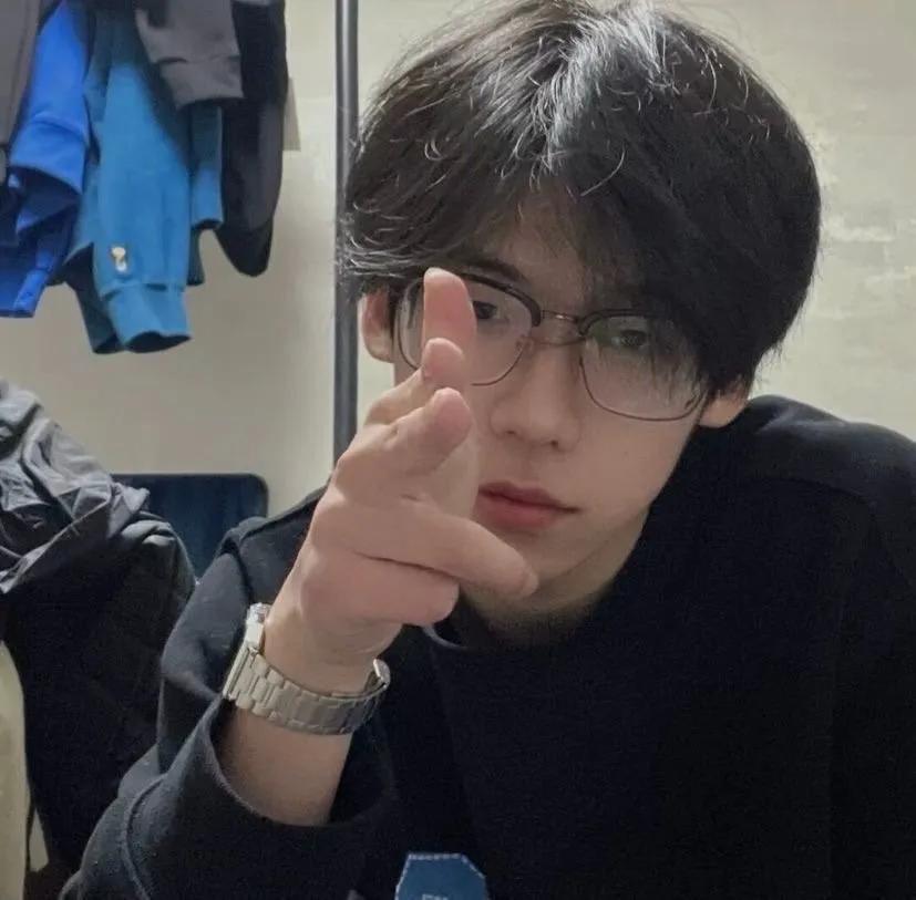 男生头像阳光简单干净,男生头像动漫可爱呆萌