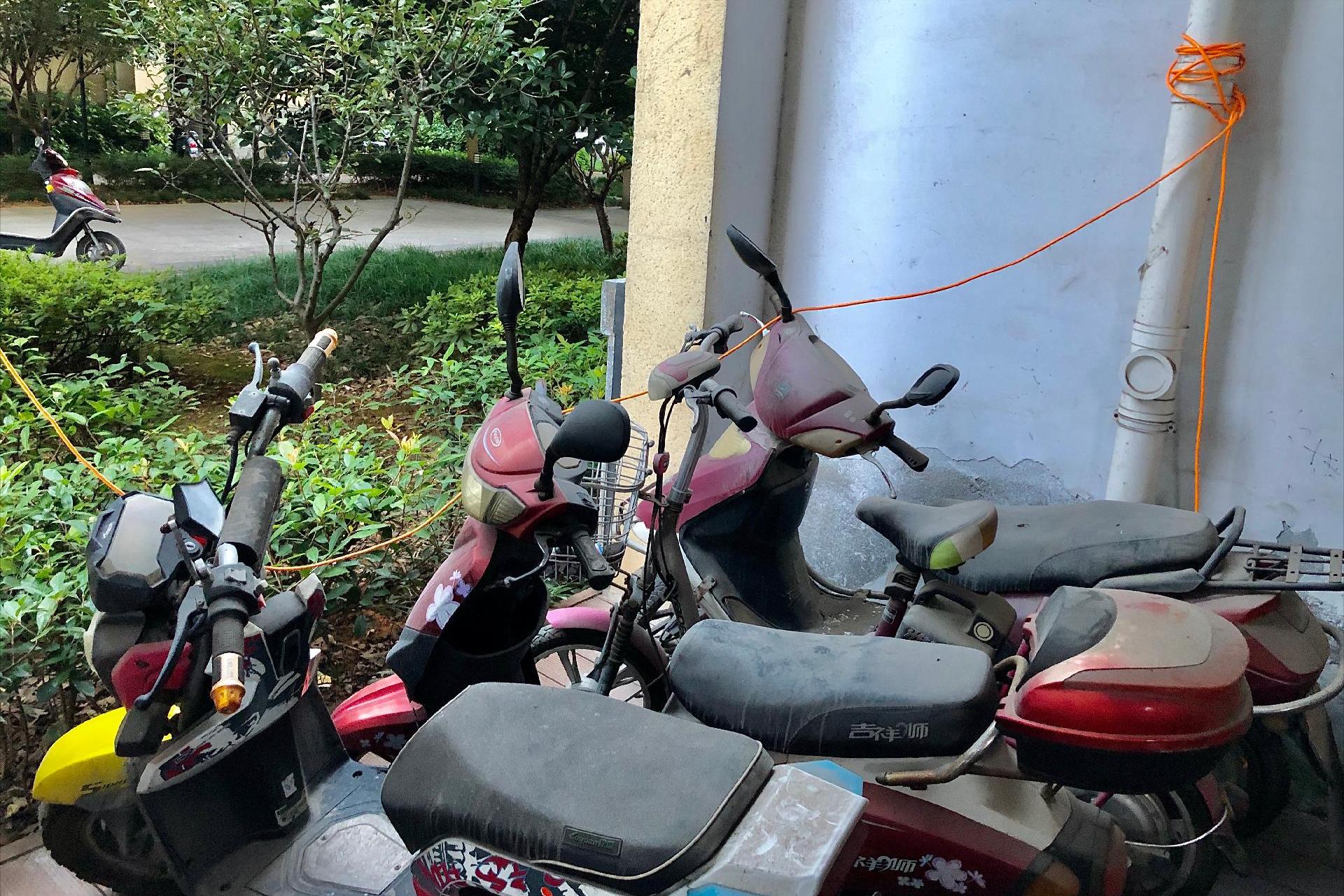 不知道电动车有没有充满还能充吗,电动车充满电多久不拔伤电池