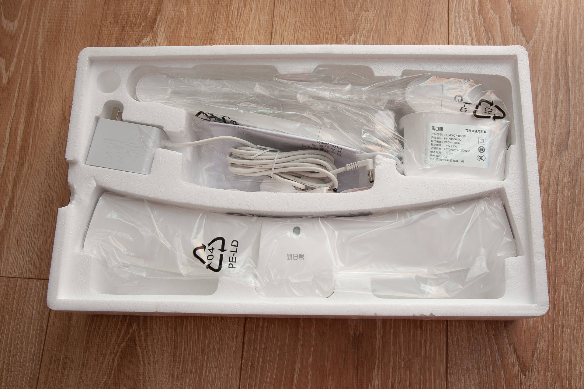 黑白调儿童桌椅——星空号评测帮助孩子养成良好坐姿习惯