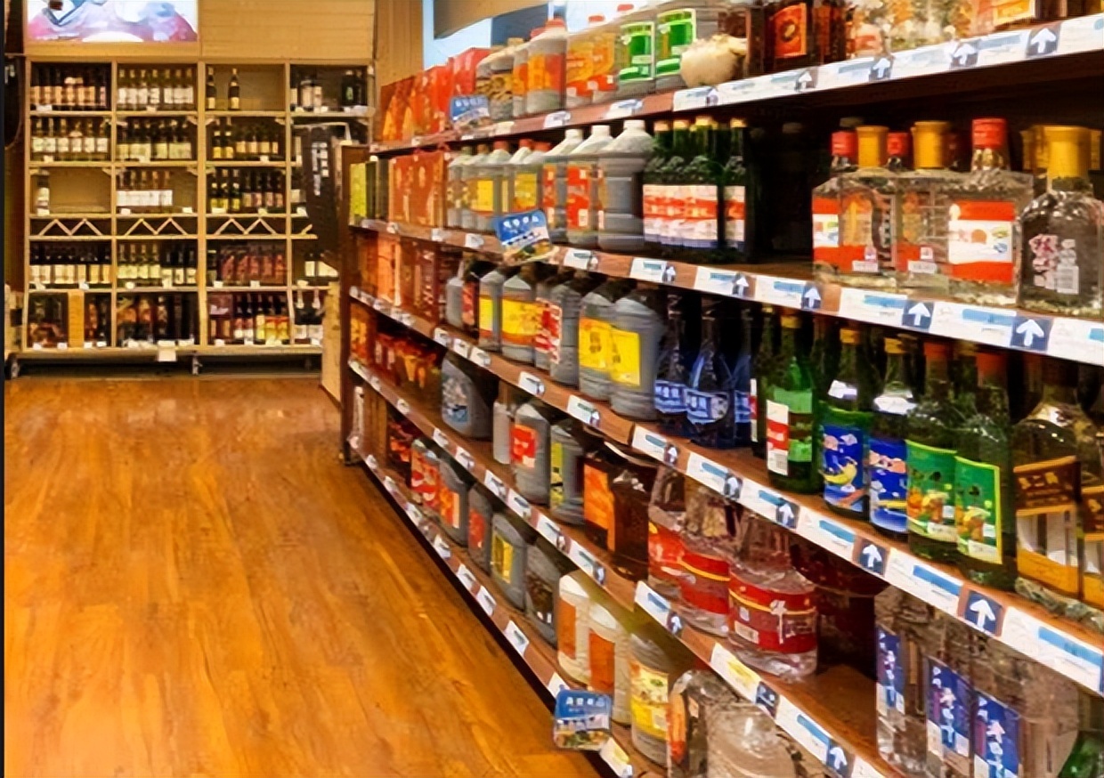 烟酒店什么酒好卖,烟酒店常卖的中低档酒