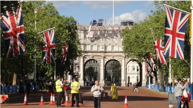 马来西亚留学准备什么行李,去英国留学必带行李