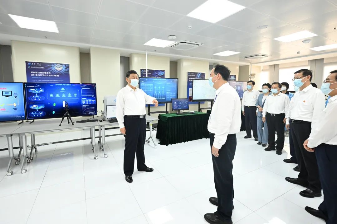 习*平近**在江苏南京市考察调研