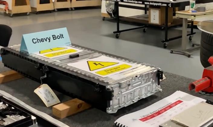 特斯拉modely鸥翼门,特斯拉modely拆解讲解