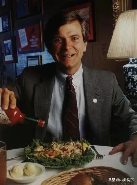 他打造了美国政治史最脏竞选,却被命运掐断了脖子