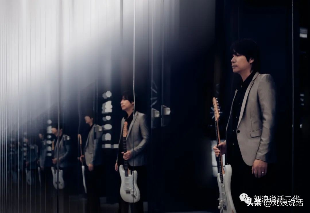 他是中国摇滚黄金十年的吉他英雄，携四张唱片荣耀归来