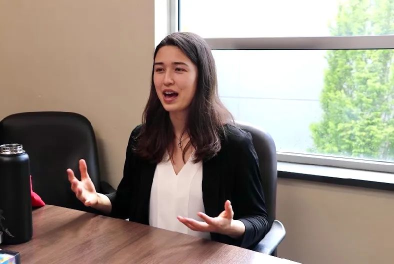 中加混血女孩长大,中加混血小女孩视频