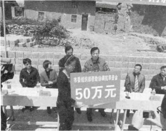 贪污1.7亿的“大老虎”，在外抽几块钱的烟，被抓时同事难以置信